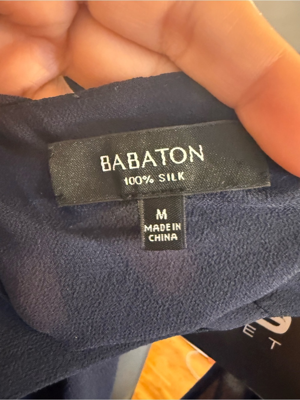 Aritzia Babaton 100% Silk Sleeveless Navy Blue V-Neck Tiered Blouse Top M - Picture 3 of 4